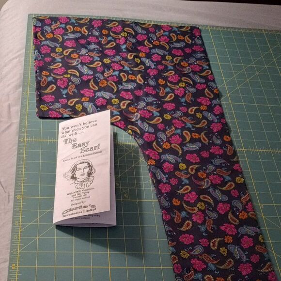 The Easy Scarf NWOT - Picture 1 of 5